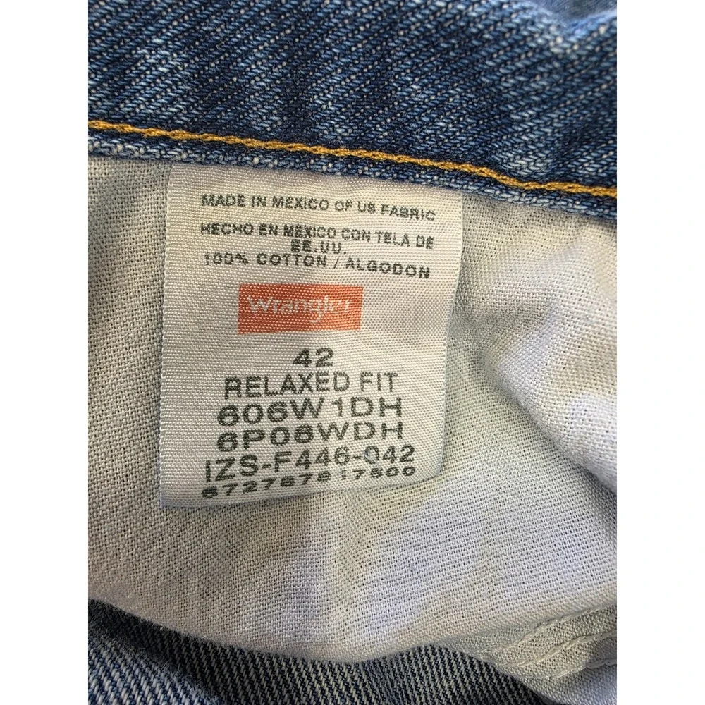 Wrangler Mens Relaxed Fit Denim Shorts Blue Medium Wash Size 42 - Picture 3 of 8